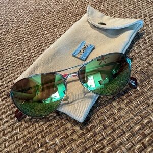 TOMS Aviator Sunglasses